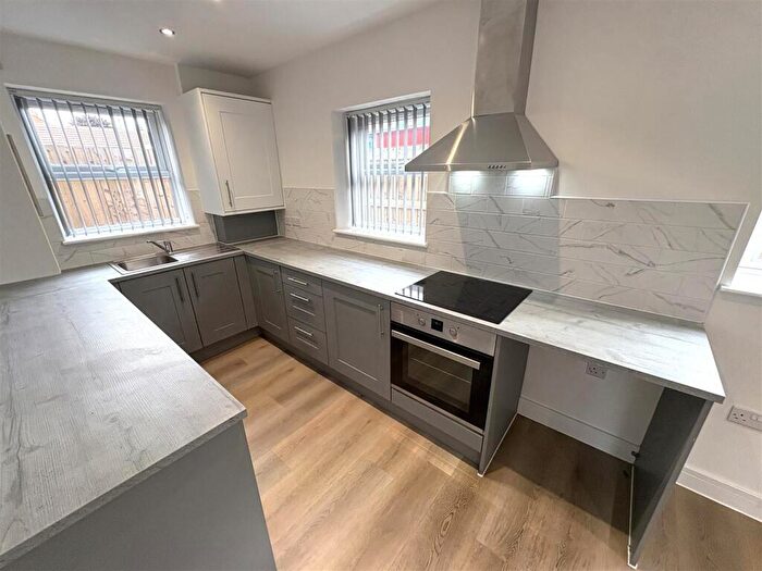 2 Bedroom End Of Terrace House To Rent In Birmingham Road, Rowley Regis, West Midlands, B65