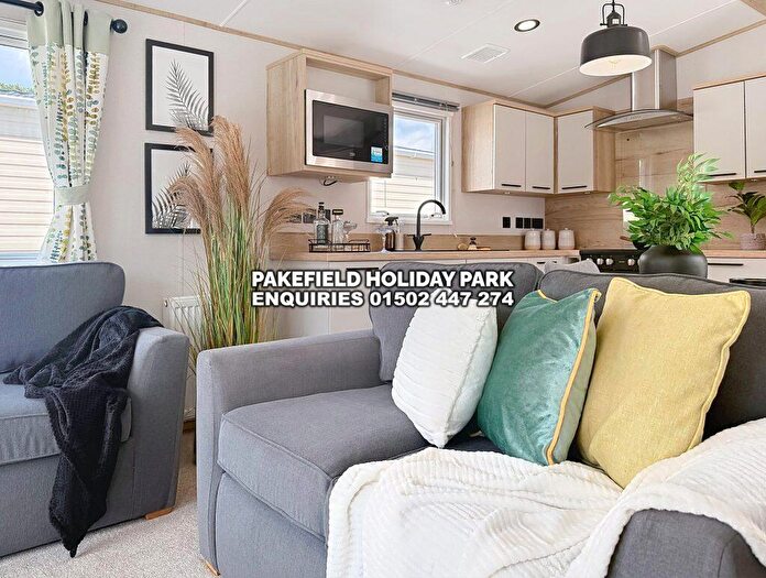 2 Bedroom Park Home For Sale In Pakefield Holiday Park – Suffolk, NR33