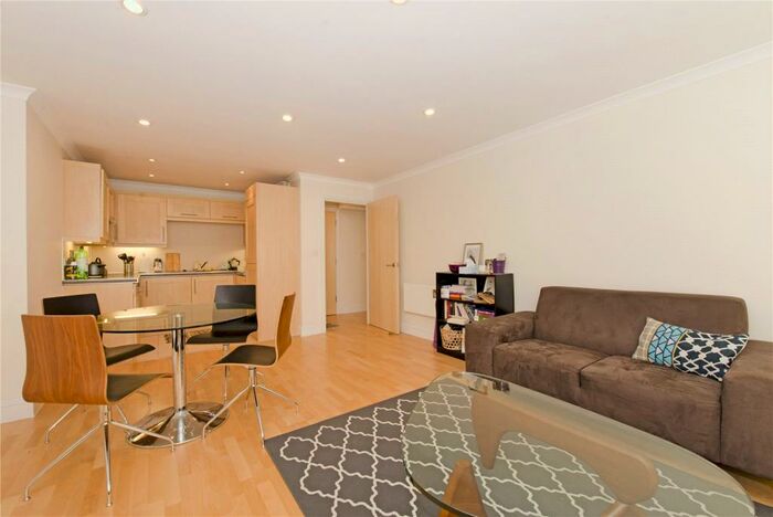 1 Bedroom Flat To Rent In Parkway, Camden, London, NW1