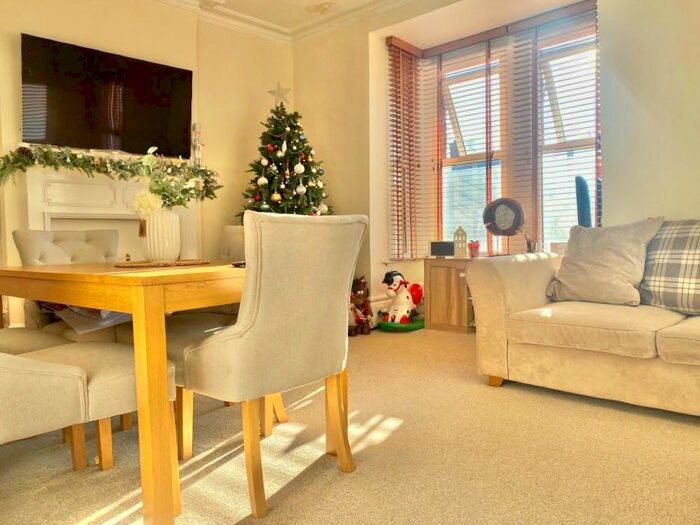 2 Bedroom Flat To Rent In Lichfield Grove, Finchley Central, London N3