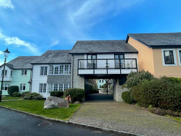 2 Bedroom Flat To Rent In Tregenna Court, Port Pendennis, Falmouth, TR11