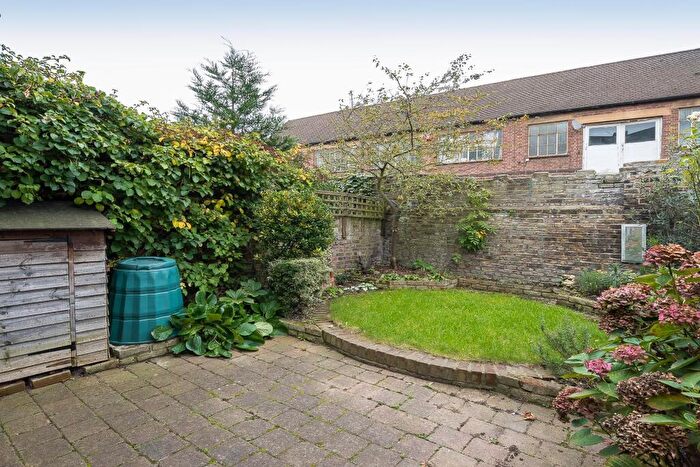 2 Bedroom Apartment To Rent In Penrose Street, London, Uk, SE17