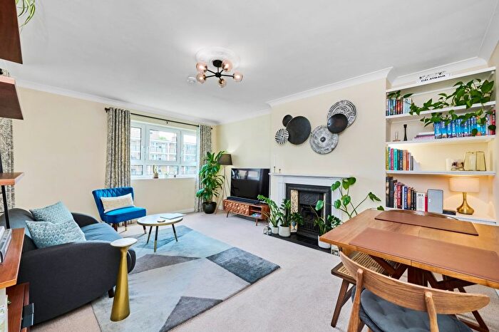 3 Bedroom Flat To Rent In Cassidy Road, Barclay Close, London, SW6