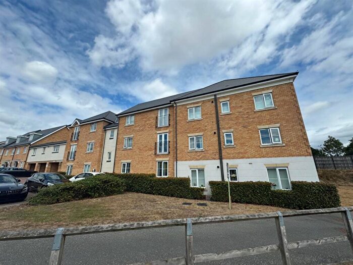 1 Bedroom Flat For Sale In Warwick Crescent, Basildon, SS15