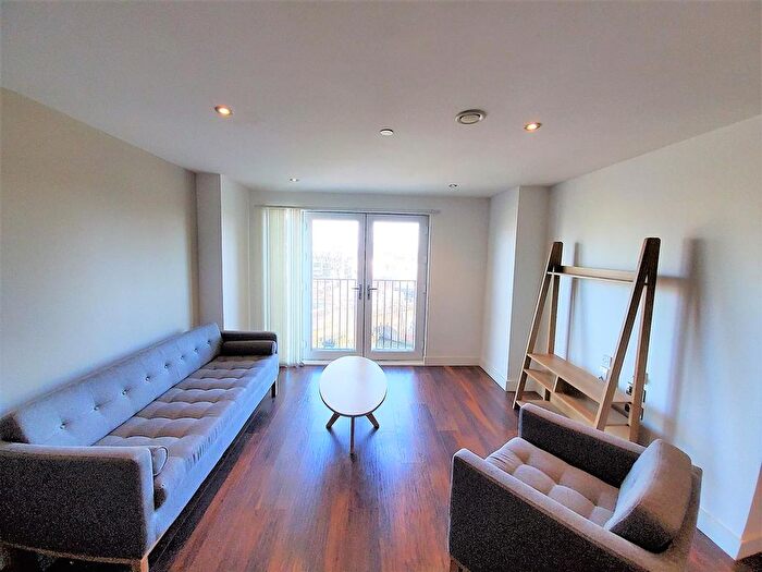 2 Bedroom Flat To Rent In Rivergate House, Wilburn Basin, M5
