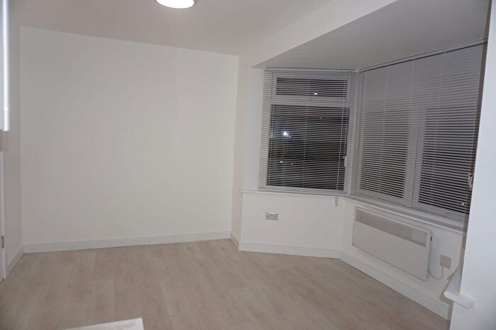1 Bedroom Studio To Rent In Waverley Gardens, London, NW10