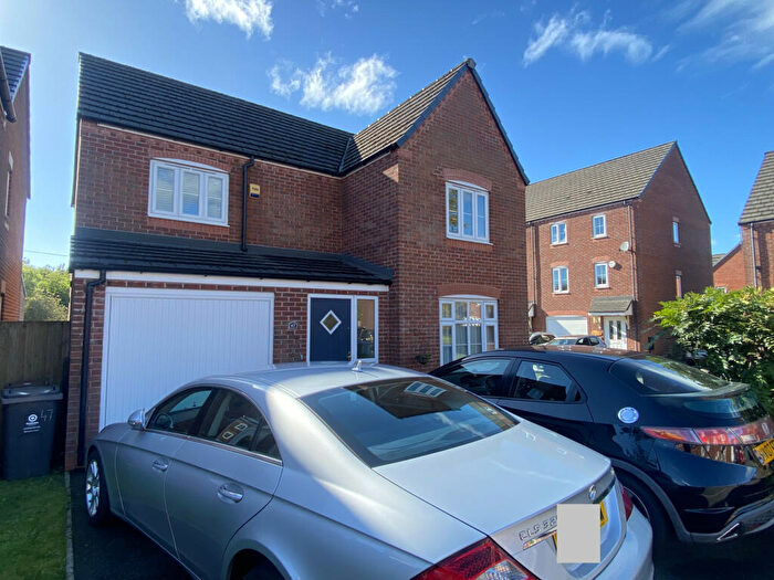 4 Bedroom Detached House To Rent In North Dene Park, Oldham, Lancashire, OL9