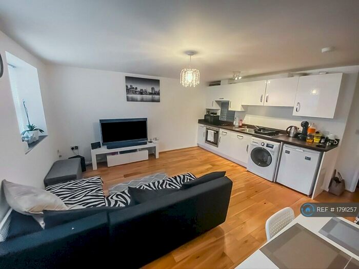 1 Bedroom Flat To Rent In Adelaide Lane, Bournemouth, BH1