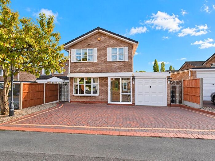3 Bedroom Detached House For Sale In Wynfield Gardens, Kings Heath, Birmingham, B14