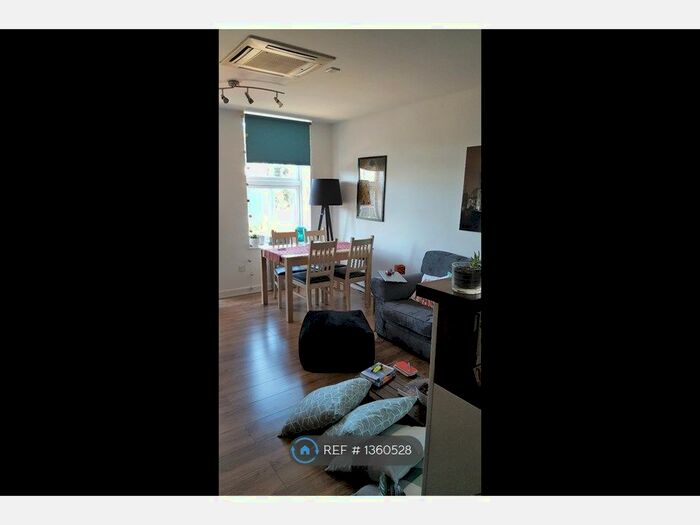 1 Bedroom Flat To Rent In West Wycombe Road, High Wycombe, HP11