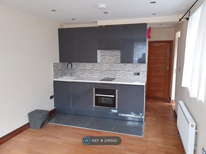 1 Bedroom Flat To Rent In Broad Street, Teddington, TW11