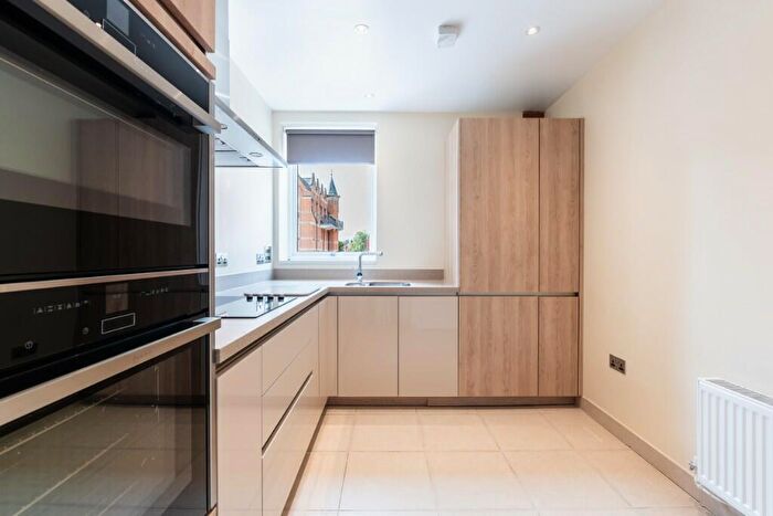 1 Bedroom Retirement Property For Sale In Kineton Hall, Lillington Avenue, Leamington Spa, Warwickshire, CV32