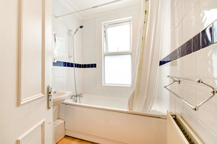 4 Bedroom House To Rent In Ravenslea Road, Balham, London, SW12