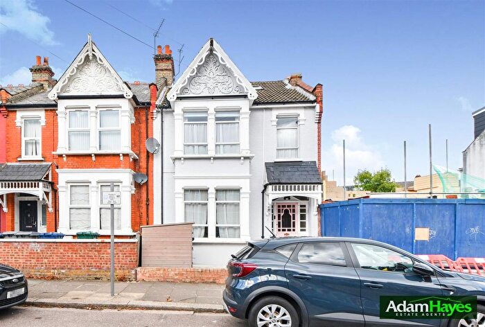 3 Bedroom Terraced House For Sale In Churchfield Avenue, North Finchley, N12