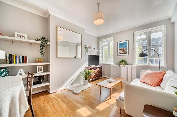 1 Bedroom Apartment For Sale In Barry Road, London, SE22