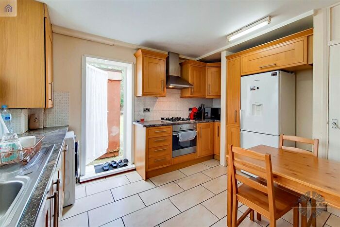 3 Bedroom End Of Terrace House To Rent In Ive Farm Close, Leyton, E10