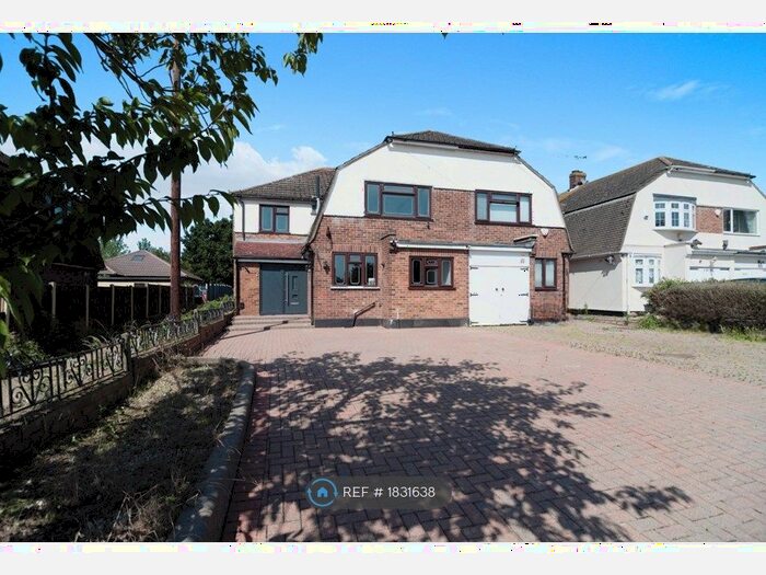 4 Bedroom Semi-Detached House To Rent In Keats Avenue, Romford, RM3