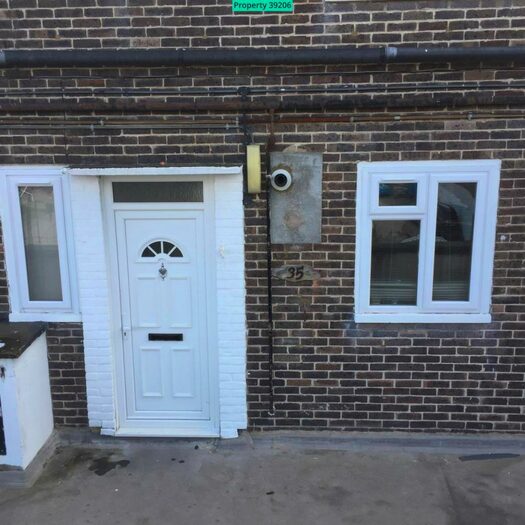 2 Bedroom Maisonette To Rent In The Broadway, Loughton, IG10