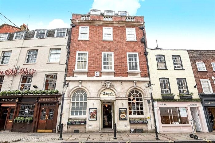 3 Bedroom Flat To Rent In King Street, Richmond, TW9