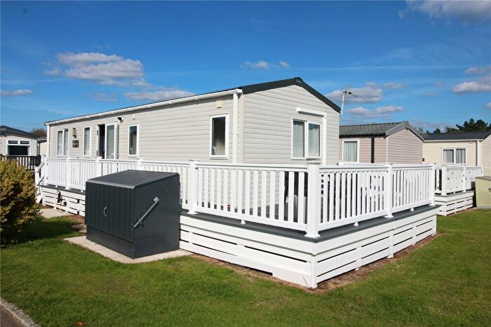 2 Bedroom Park Home For Sale In Shorefield, Near Milford On Sea, Hampshire, SO41