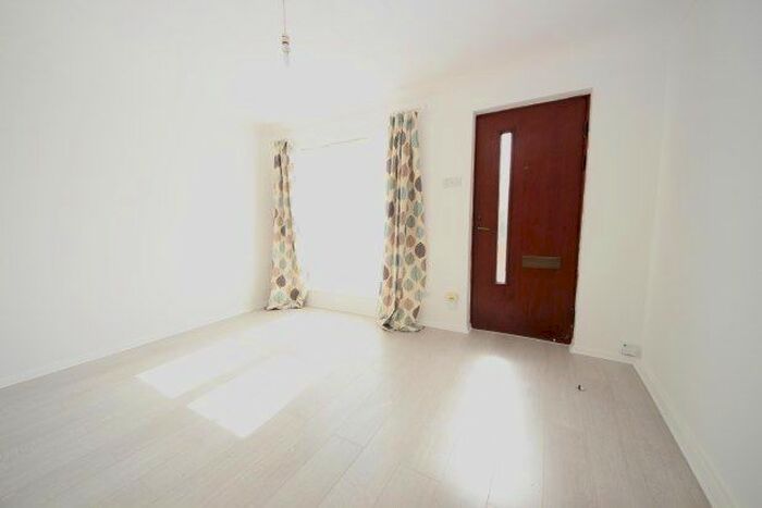 1 Bedroom Flat To Rent In Windmill Rise, Kingston Upon Thames, KT2