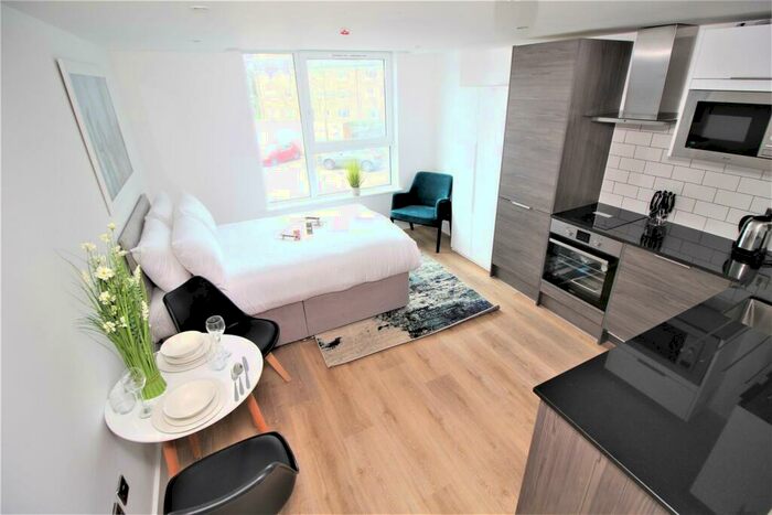 Studio To Rent In London Road, Crawley, RH10