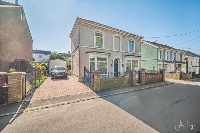 4 Bedroom Detached House For Sale In Woodlands, Gowerton, Swansea, SA4
