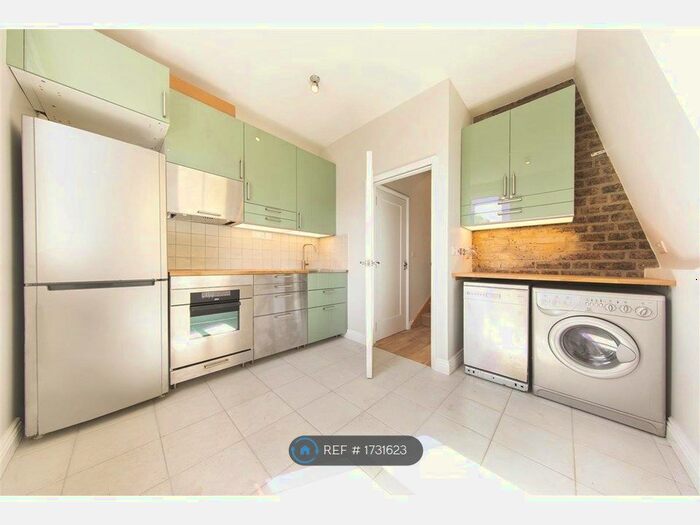 4 Bedroom Flat To Rent In Macfarlane Road, London, W12