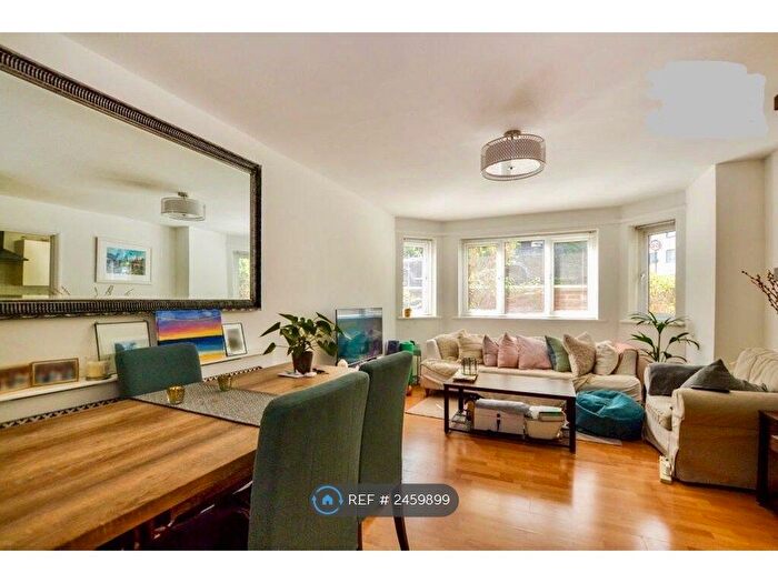 2 Bedroom Flat To Rent In Roma Court, London, SW12