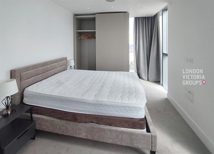 2 Bedroom Apartment To Rent In Carrara Tower, Bollinder Place, London, EC1V