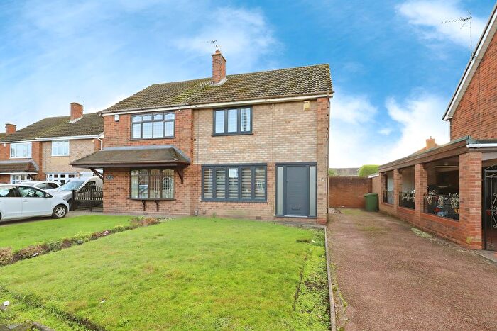 3 Bedroom Semi Detached House For Sale In Silverton Way, Wolverhampton, West Midlands, WV11