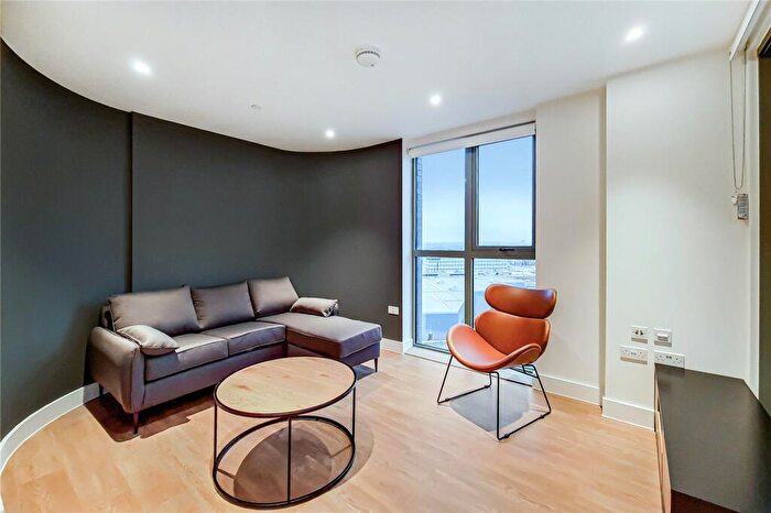 2 Bedroom Apartment To Rent In Green Street, London, NW10