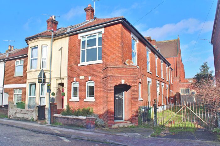 4 Bedroom End Of Terrace House For Sale In Fawcett Road, Southsea, PO4