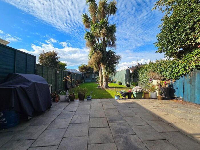 3 Bedroom Semi-Detached House For Sale In Wakering Road, Shoeburyness, SS3