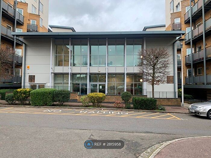 2 Bedroom Flat To Rent In Metropolitan Station Approach, Watford, WD18