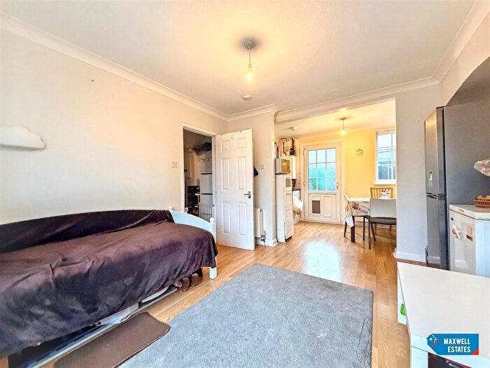 2 Bedroom Property To Rent In Colchester Road, Edgware, HA8