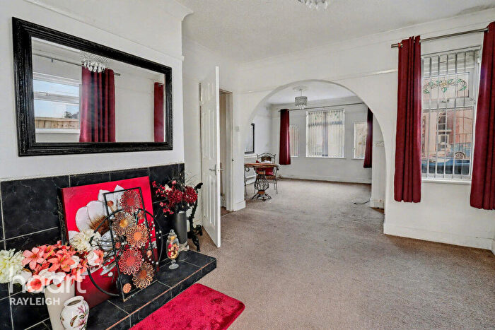 1 Bedroom Semi-Detached Bungalow For Sale In Bellhouse Lane, Leigh-on-Sea, SS9