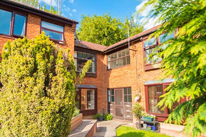 Studio To Rent In Avonbank Close, Redditch, B97