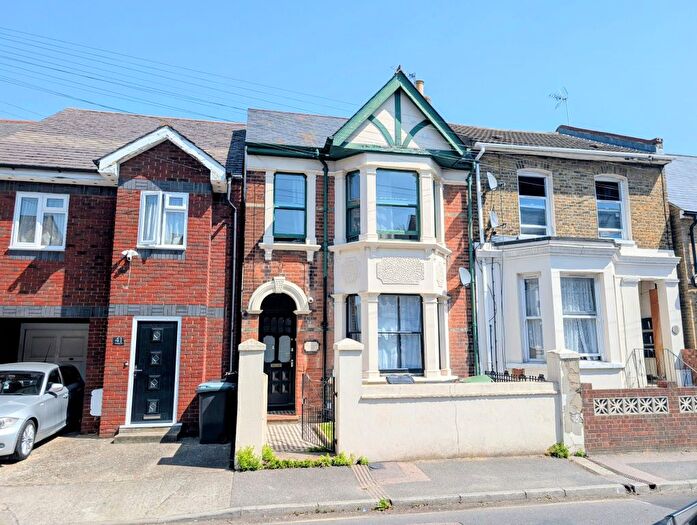 5 Bedroom Terraced House For Sale In Darnley Street, Gravesend, DA11