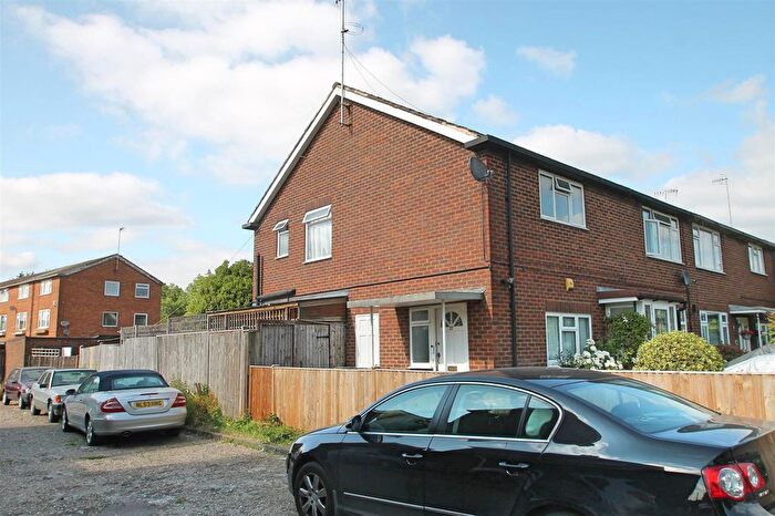 2 Bedroom Flat For Sale In Harcourt Road, Bushey, WD23