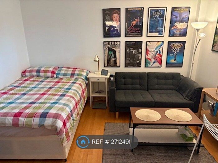 Studio To Rent In Rope Street, London, SE16
