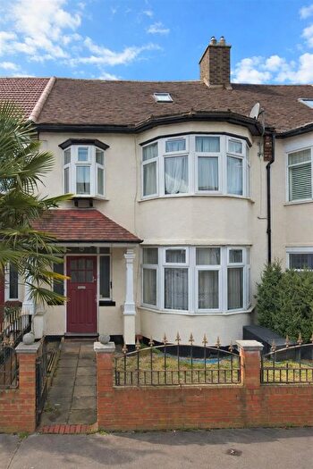 3 Bedroom Flat To Rent In Fairlands Avenue, Thornton Heath, CR7