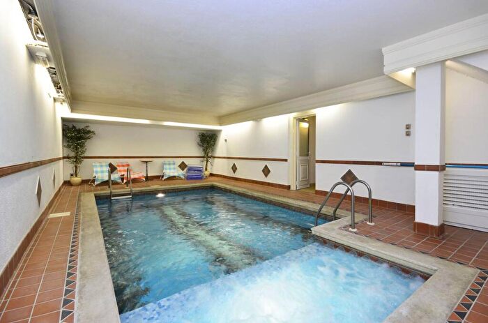 2 Bedroom Flat To Rent In Waterville Lodge, Friern Barnet, London, N12