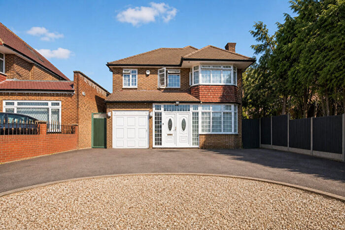 4 Bedroom Detached House For Sale In Mallard Way, London, NW9