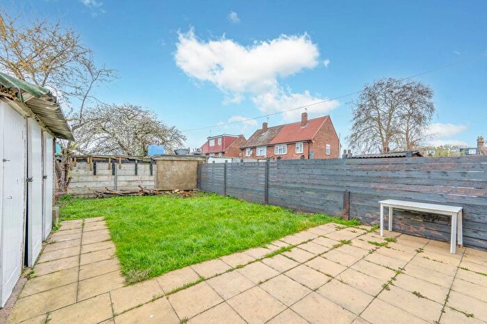 4 Bedroom Flat For Sale In Roundwood Road, Harlesden, London, NW10