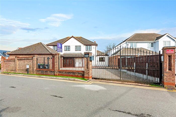 5 Bedroom Detached House For Sale In Oak Hill Road, Stapleford Abbotts, Romford, Essex, RM4