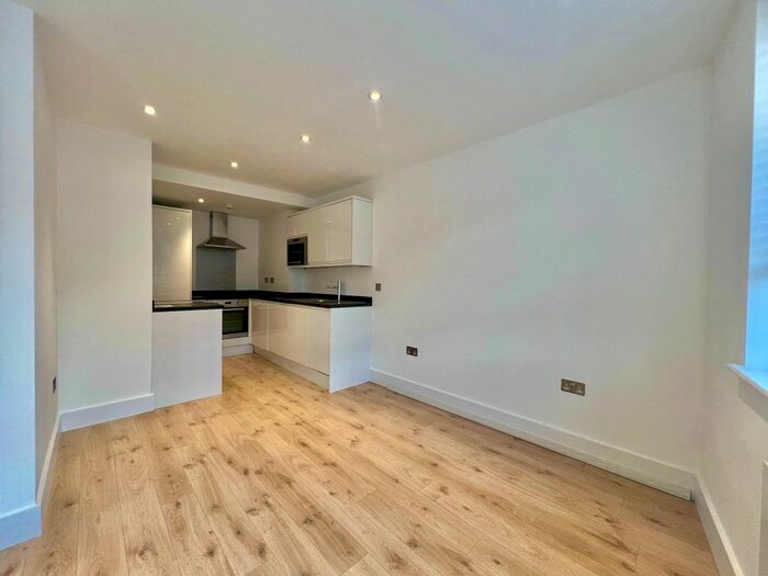 1 Bedroom Flat To Rent In Hill Avenue, Amersham, HP6