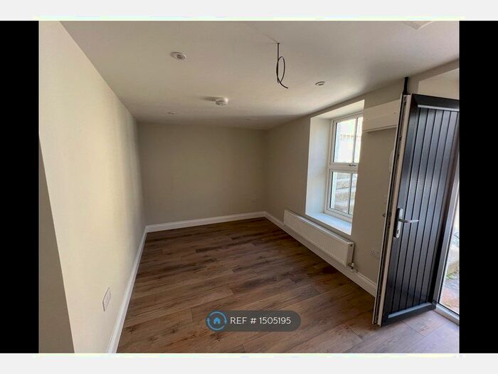 Studio To Rent In High Cross Street, St.Austell, PL25
