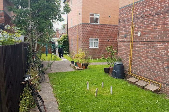 1 Bedroom Flat To Rent In Leon Close, Oxford, OX4