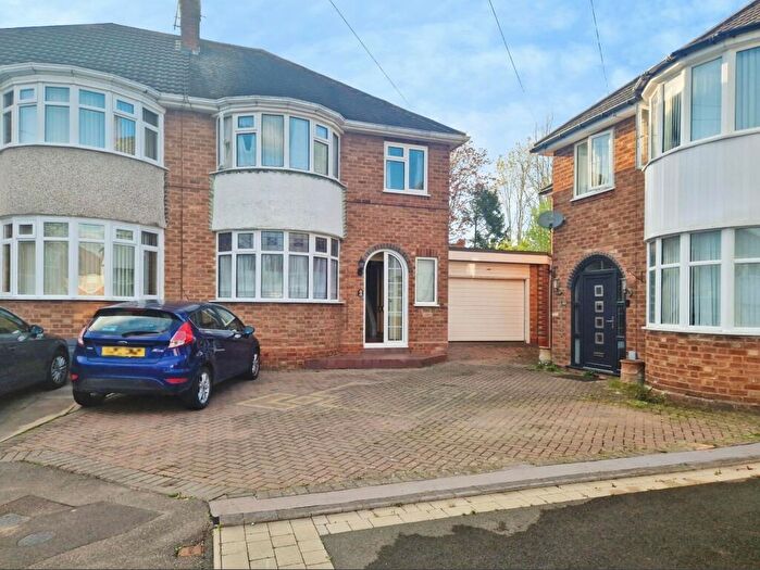 3 Bedroom Semi Detached House For Sale In Ann Croft, Birmingham, B26
